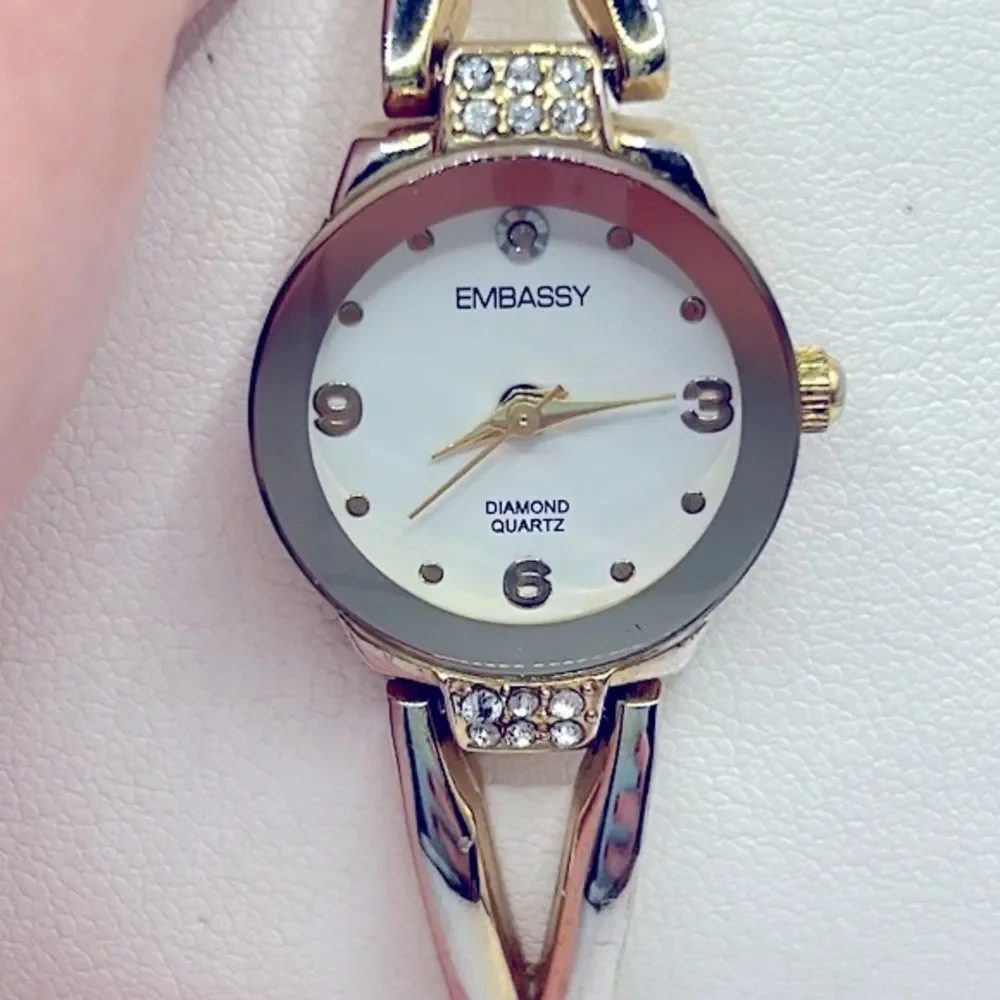 Working! Ladies Vintage Embassy Dainty Twist Band Watch